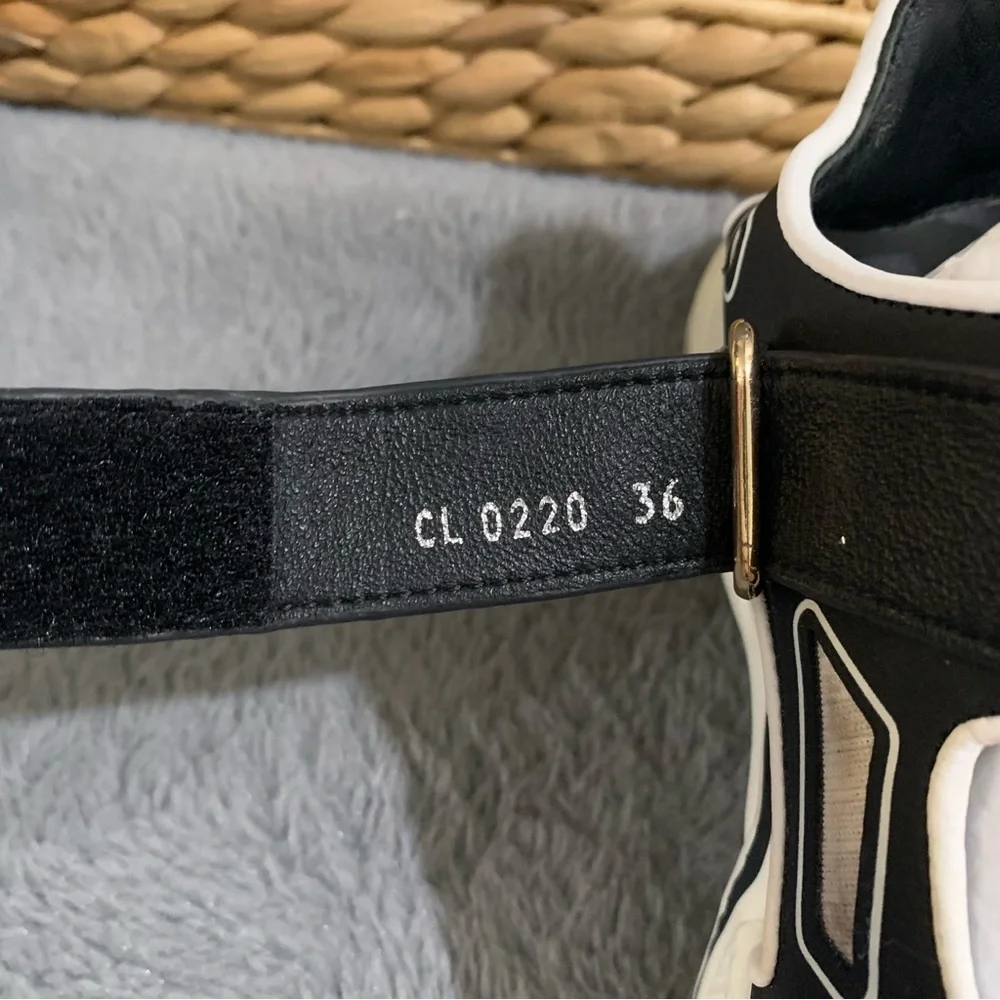 LV sandals - Picture 10 of 11